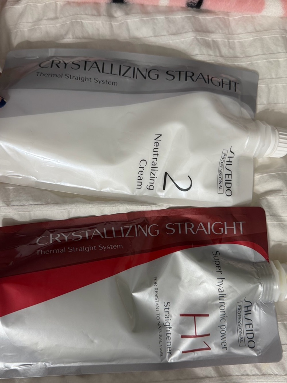 Shiseido Crystallizing Straight Packets - White & Red